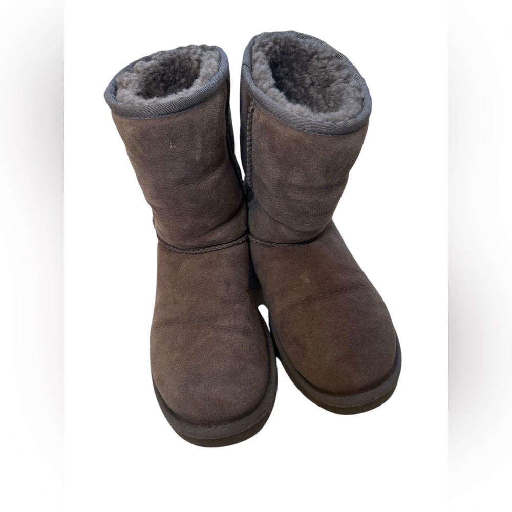 UGG Women’s Classic Short II Boots Sz 7 Brown Fully Lined Suede Upper - Picture 2 of 8